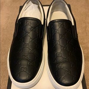 Gucci Signature slides G09